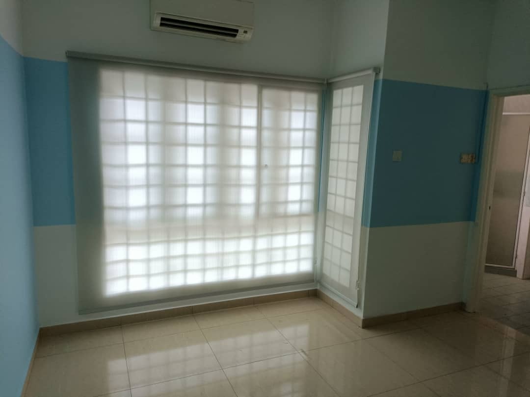 Light Filtering Roller Blinds for Living Area